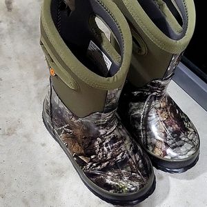 BOGG Camo kids boots size 11